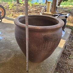 古い甕(かめ)  の画像