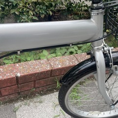 🔵中古車🔵 キレイ✨　折畳自転車　ノーパンクタイヤ　外装6段変速　便利なかご付き✨　中古自転車　点検調整永久無料✨　整備済み　西宮市の画像