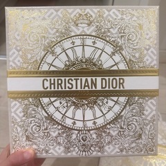 Diorの箱、ショッピングバッグの画像