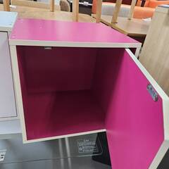 リサイクルショップどりーむ荒田店 No4462　棚　２個付き　収納棚　扉付き　ピンク×ホワイト　の画像