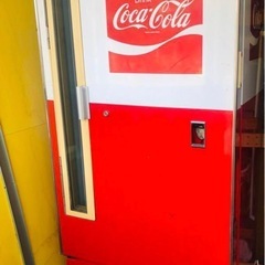 昔の瓶コカコーラの冷蔵庫です。　　希少品の画像