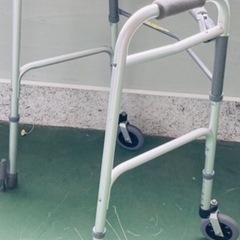 歩行器　介護の画像
