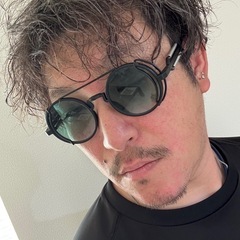 【オシャレアイテム】ラウンドサングラス ブラック グリーンレンズ