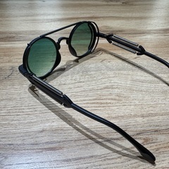 【オシャレアイテム】ラウンドサングラス ブラック グリーンレンズの画像