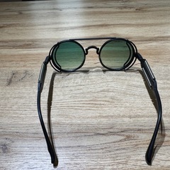 【オシャレアイテム】ラウンドサングラス ブラック グリーンレンズの画像