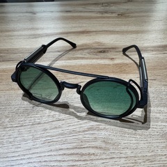 【オシャレアイテム】ラウンドサングラス ブラック グリーンレンズの画像