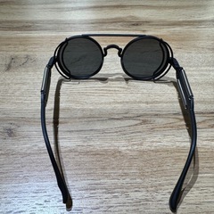 【オシャレアイテム】ラウンドサングラス ブラックレンズの画像