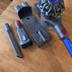 【ダイソン美品】Dyson V7 fluffy コードレス掃除機（SV11 FF OLB）付属品ありの画像