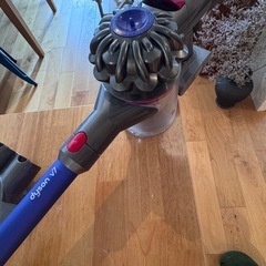 【ダイソン美品】Dyson V7 fluffy コードレス掃除機（SV11 FF OLB）付属品ありの画像