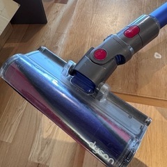 【ダイソン美品】Dyson V7 fluffy コードレス掃除機（SV11 FF OLB）付属品ありの画像