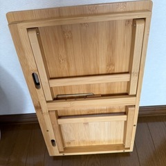 （美品）スマホ・タブレット置けるミニテーブルの画像