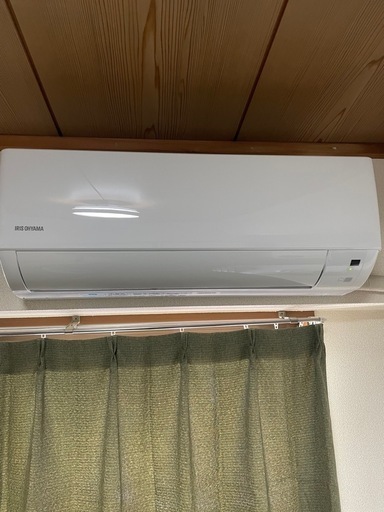 エアコン二台と家具、おもちゃ