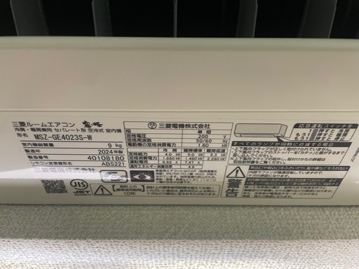 エアコン二台と家具、おもちゃ