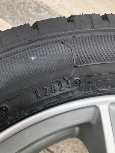 取引中2024年製スタッドレスアルミ付 バリ山155/65R14 軽自動車