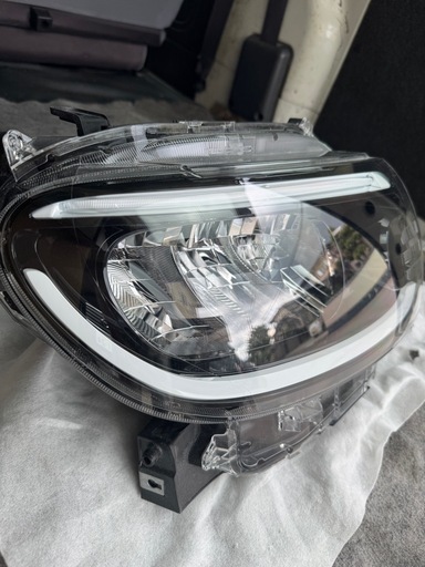 LA650Sタントヘッドライト右側　美品ダイハツ