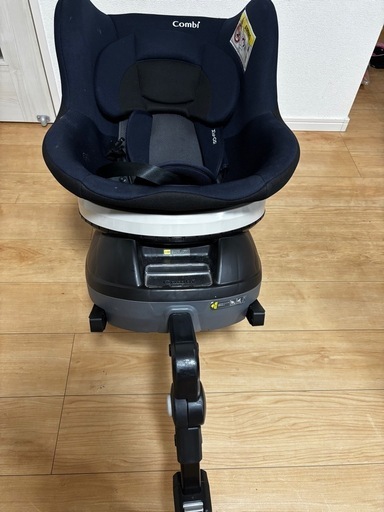 combi  チャイルドシート　エッグ型