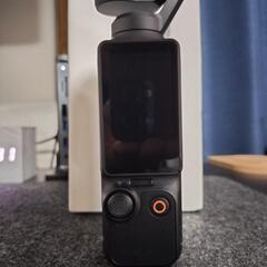 DJI Osmo Pocket 3 本体とスタンドの画像