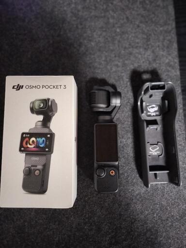 DJI Osmo Pocket 3 本体とスタンド