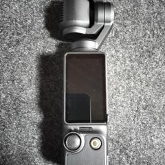 DJI Osmo Pocket 3 本体とスタンドの画像