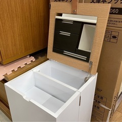 収納付きメイクボックス キャスター付き 中古の画像