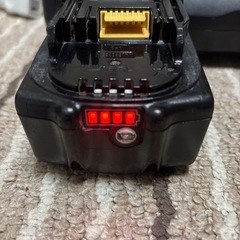 中古マキタ充電器と18V3.0ahの画像