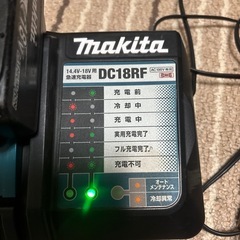 中古マキタ充電器と18V3.0ahの画像