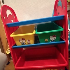 キティ おもちゃ棚の画像