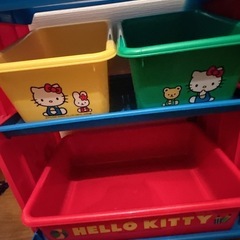 キティ おもちゃ棚の画像