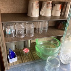 緊急急募！】8/28〜29日の2日間限定 昭和レトロ 食器棚 & 食器類少々 無料で差し上げます。残置物⑤の画像