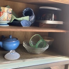緊急急募！】8/28〜29日の2日間限定 昭和レトロ 食器棚 & 食器類少々 無料で差し上げます。残置物⑤の画像