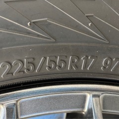 【ほぼ未使用】2023年製 225 55 R17 TOYOタイヤ　スタッドレスの画像