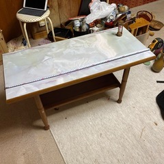 昭和レトロなコーヒーテーブルの画像