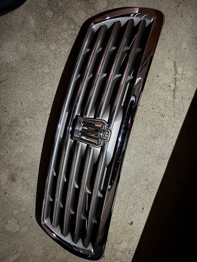 200系ロイヤルサルーン　グリル