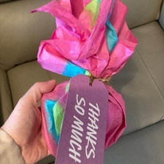 LUSH 洗顔 ボディソープ   ギフトセット フェイシャルスクラブ ハッピースキン みつばちマーチ シャワージェル  の画像