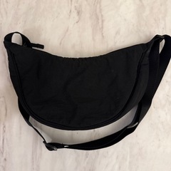 ユニクロ　ショルダーバッグ　ブラックの画像