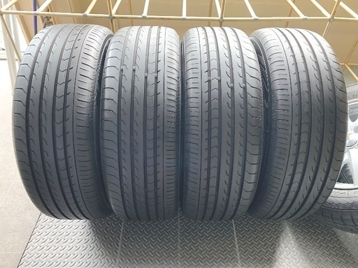 本物の深溝★215/65R16　ヨコハマ　ブルーアース　RV03　アルファード　ヴェルファイア