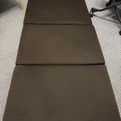 三つ折りマットレスの画像