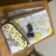 取引決定　
机と小物の画像