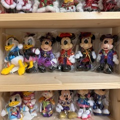 激安！！【新品未使用タグ付き】Disney ディズニー　ぬいぐるみバッジ　大量まとめ売り　32体　の画像