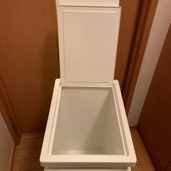 ゴミ箱の画像