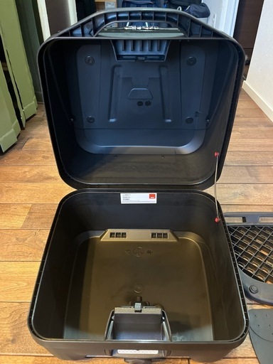 【新品未使用】GIVI リアボックス モノロック 32L B32NB ブラック