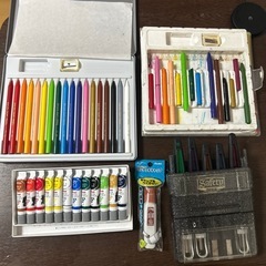 クーピー　　　絵の具　　彫刻刀の画像