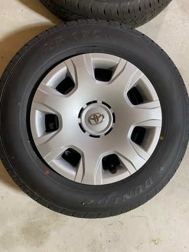 ハイエース　タイヤ　新車外し　ナット付き
