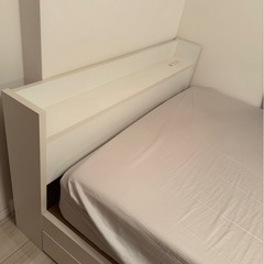 セミダブルベッドの画像