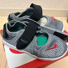 Nike エアリフト 新品 タグ付き メッシュ サンダル 16cm グレーの画像