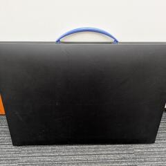 デザインや設計、コミケなどで使えるポスターサイズが入るケースの画像