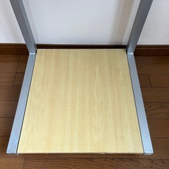 【取引中】サイドボード　サイドテーブル　キャスター付きラック２段　中古品の画像
