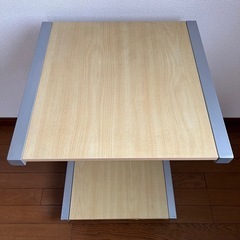 【取引中】サイドボード　サイドテーブル　キャスター付きラック２段　中古品の画像