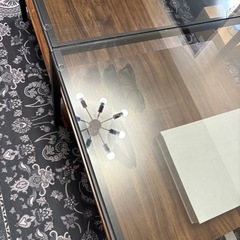 29日まで　ガラステーブルの画像