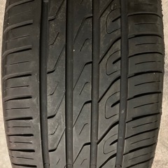 235/50ZR18 1本の画像